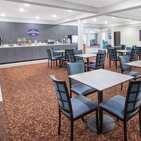 מלון ויומינג Baymont By Wyndham Grand Rapids Near Downtown מראה חיצוני תמונה