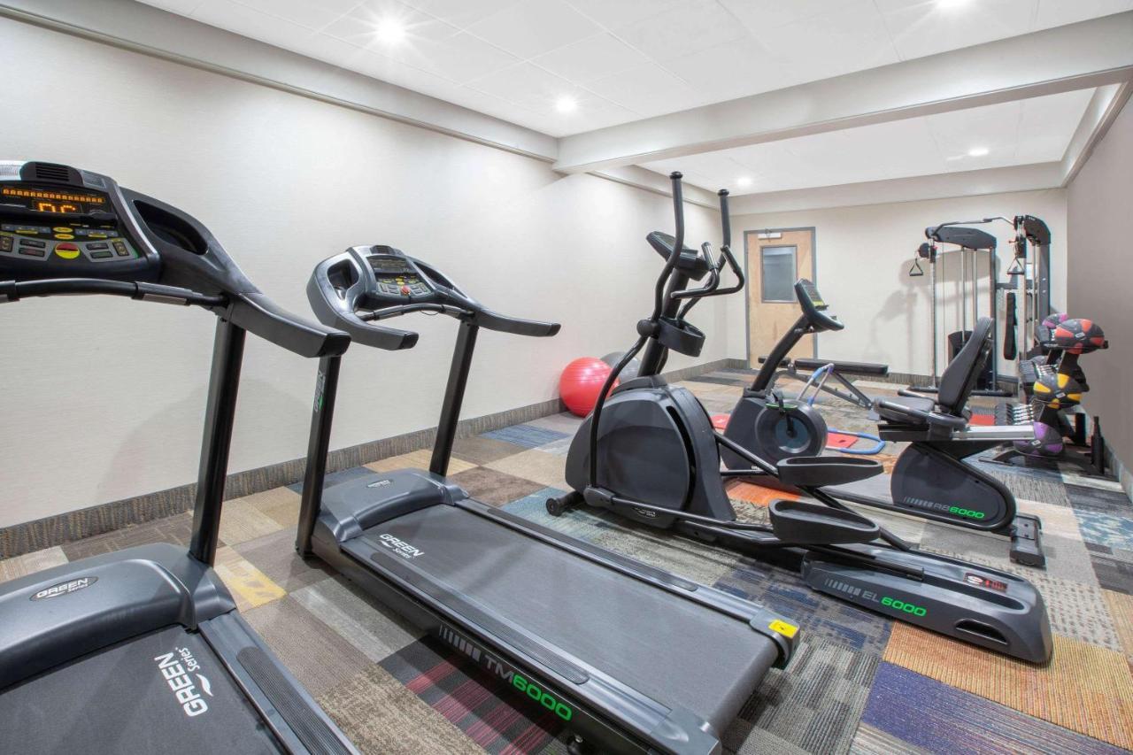 מלון ויומינג Baymont By Wyndham Grand Rapids Near Downtown מראה חיצוני תמונה