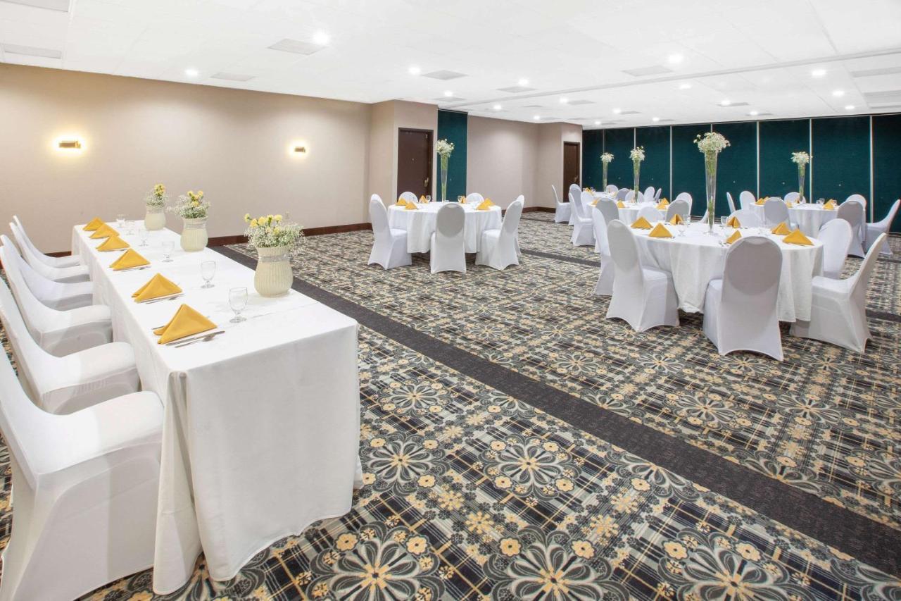 מלון ויומינג Baymont By Wyndham Grand Rapids Near Downtown מראה חיצוני תמונה