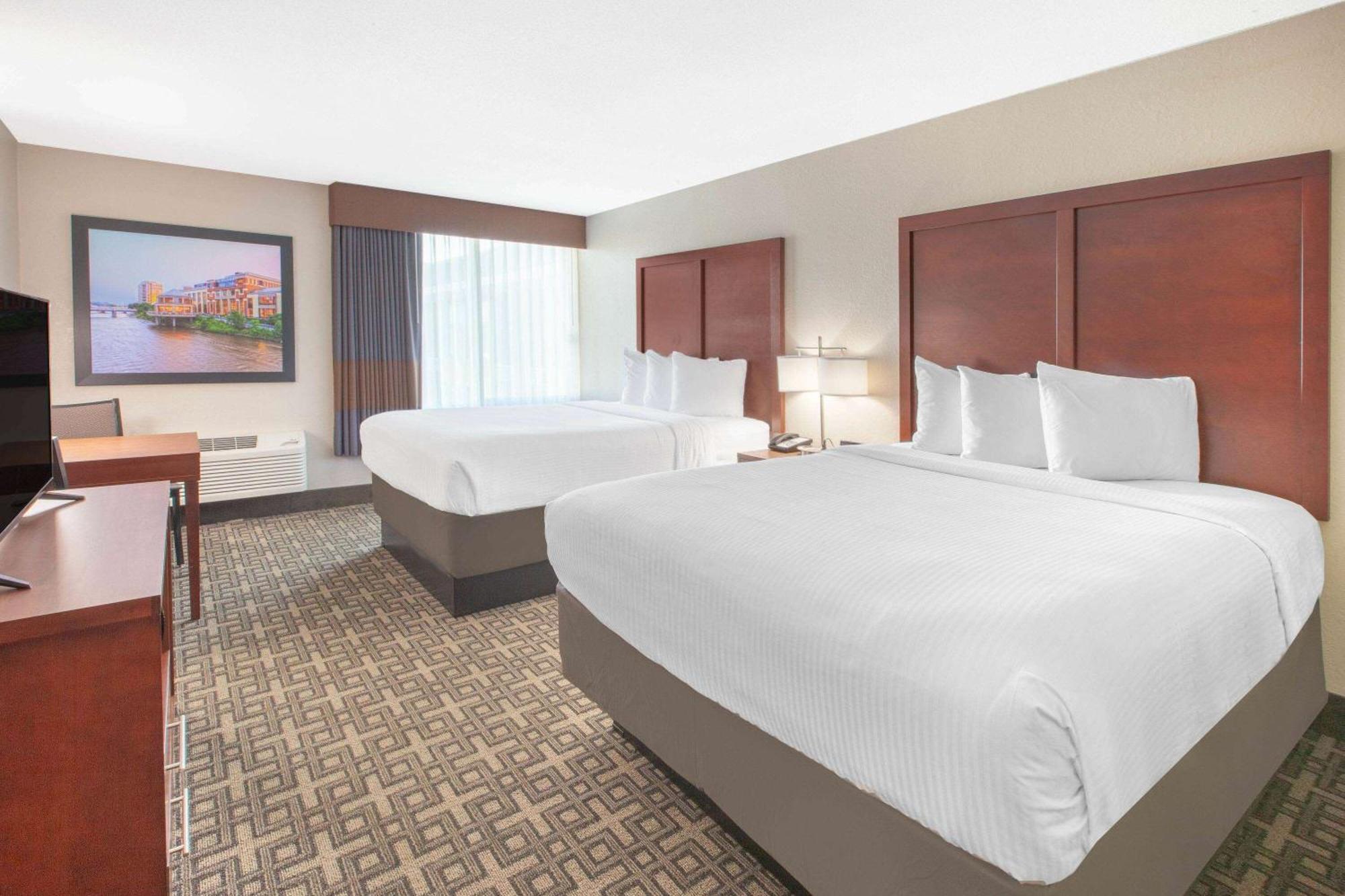 מלון ויומינג Baymont By Wyndham Grand Rapids Near Downtown מראה חיצוני תמונה