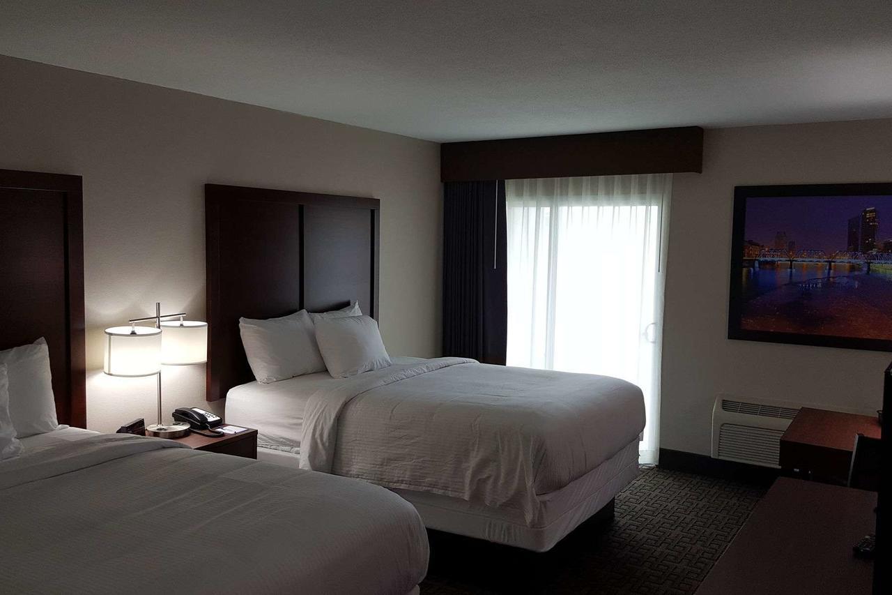מלון ויומינג Baymont By Wyndham Grand Rapids Near Downtown מראה חיצוני תמונה