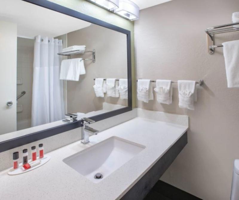 מלון ויומינג Baymont By Wyndham Grand Rapids Near Downtown מראה חיצוני תמונה