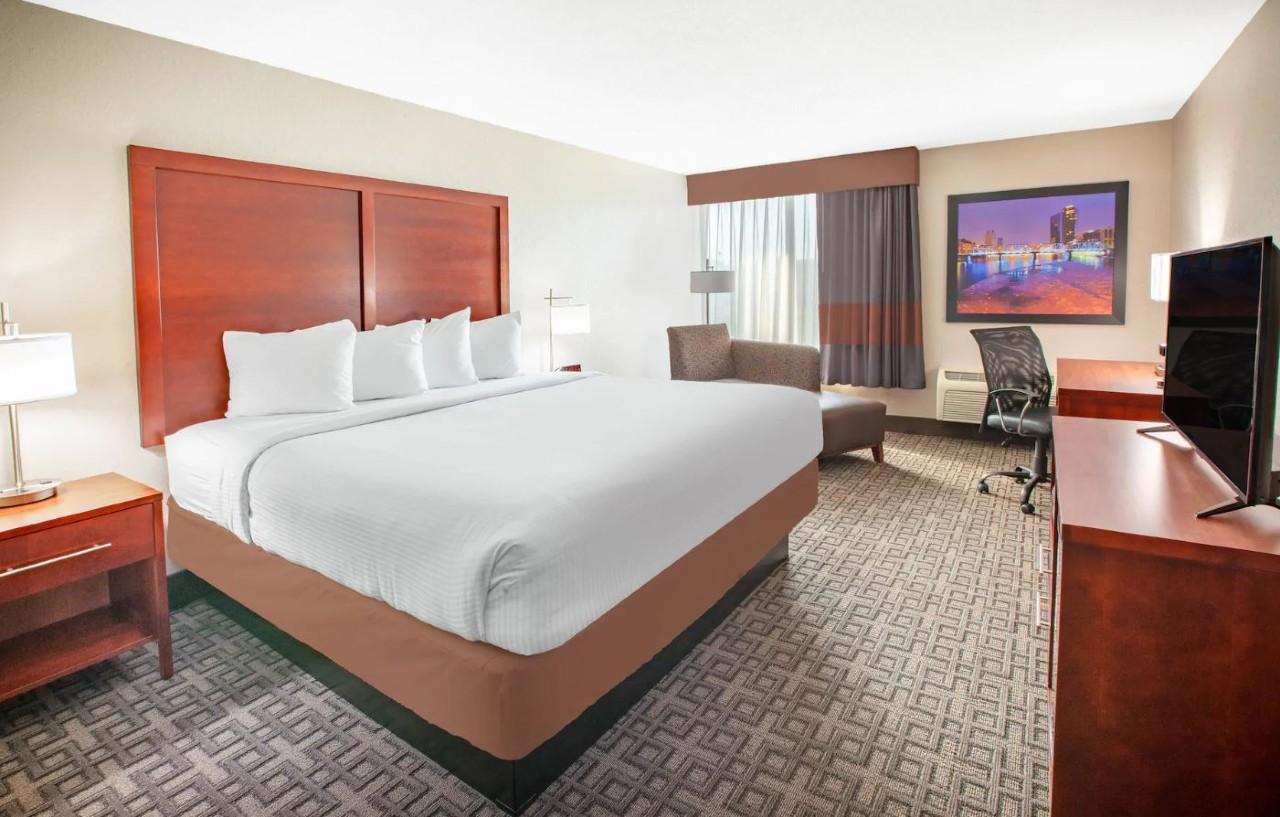 מלון ויומינג Baymont By Wyndham Grand Rapids Near Downtown מראה חיצוני תמונה