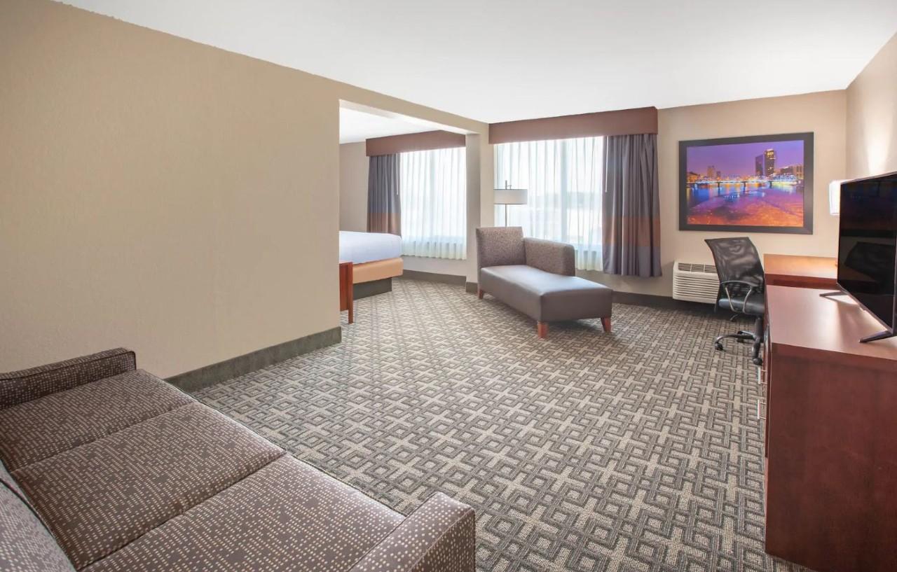 מלון ויומינג Baymont By Wyndham Grand Rapids Near Downtown מראה חיצוני תמונה